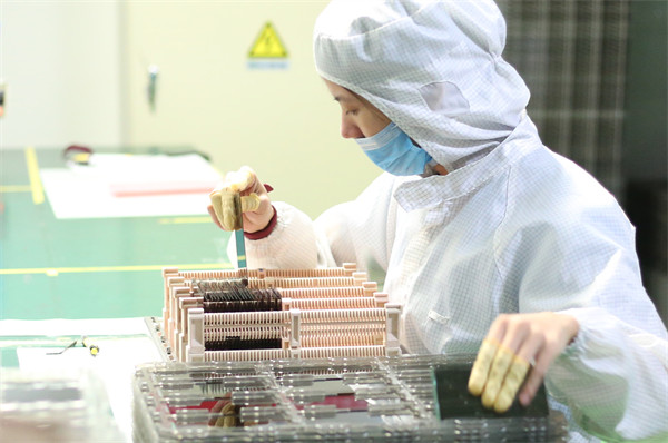 超越视觉的极致体验：7寸高清电容触摸显示屏的魅力
